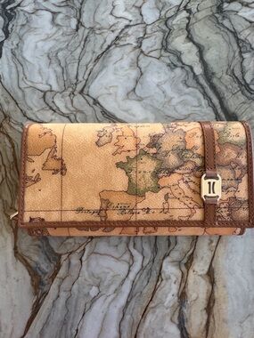 Alviero Martini 1A Classe Geo Classic wallet with front snap zip around NWT